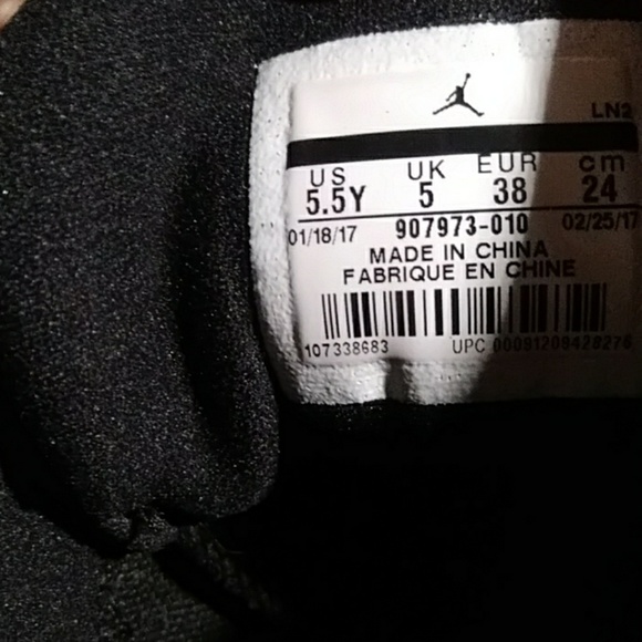 Jordans black &  white in goos used condition - Picture 6 of 6